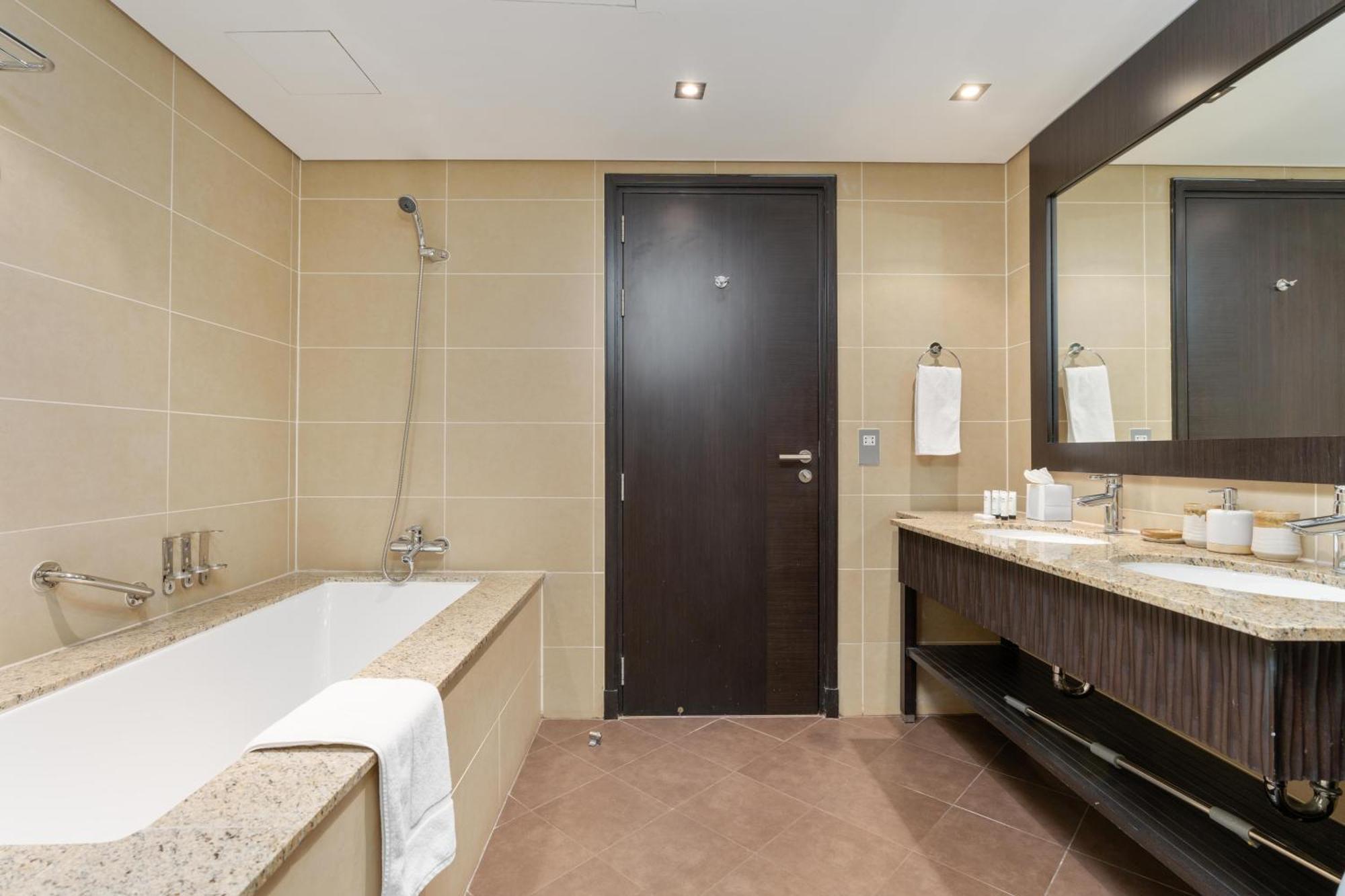 Burj & Ocean View King 2 Bedroom In Anantara Apartment